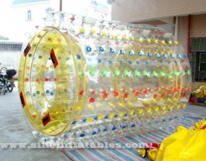 Cilindro inflable de agua para niños y adultos.
