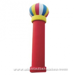 Columna roja inflable gigante