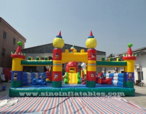 parque infantil inflable para niños al aire libre tom y jerry