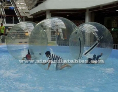 Pvc transparente y bola de agua inflable tpu caminando sobre el agua
