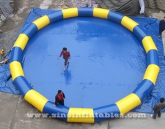Gran piscina inflable para niños. Alquiler de bolas de agua.