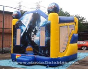 Patio trasero para niños Batman castillo de salto inflable con tobogán
