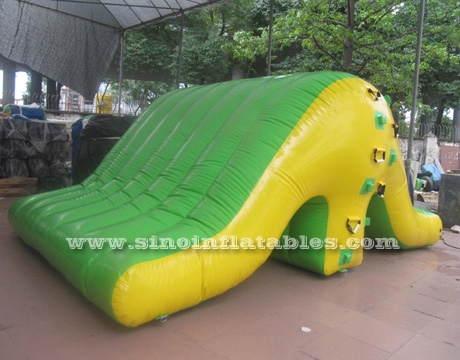 Airtight pool edge inflatable ramp slide