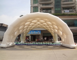 Tienda de araña inflable gigante blanca al aire libre