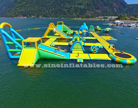 giant floating island inflatable water park