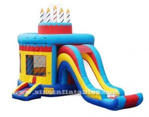 Pastel de cumpleaños para niños castillo hinchable con tobogán