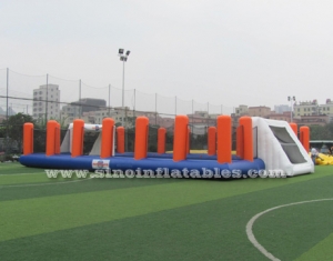 Niños y adultos Campo de fútbol inflable gigante con altos rieles