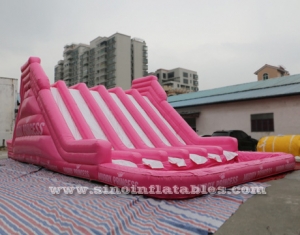 Carrera de obstáculos inflable gigante para adultos con piscina grande