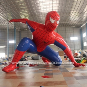 el gigante de la publicidad inflable del hombre araña