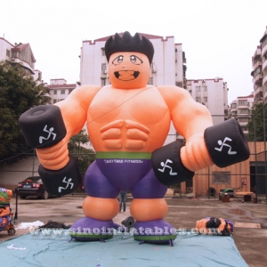 la publicidad inflable de fitness hombre del músculo